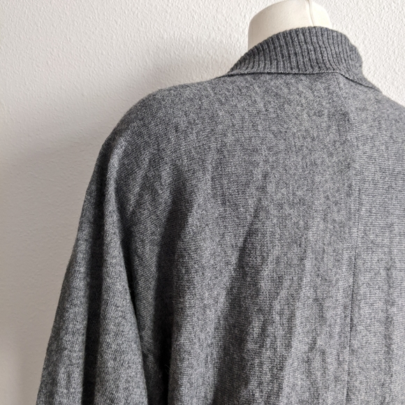 Gray Open Front Knit Cardigan w Batwing Sleeves - Picture 8 of 9